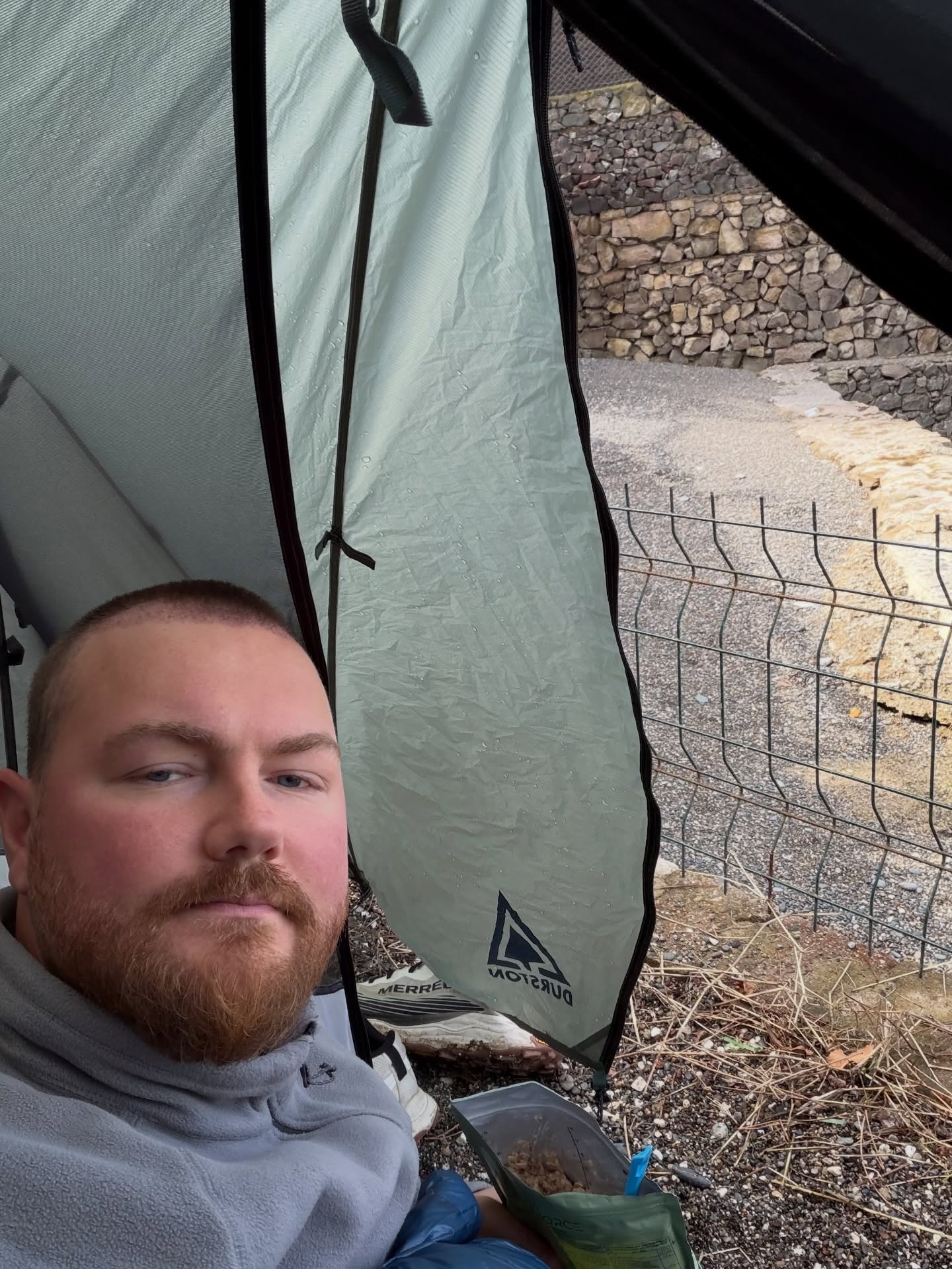 Khách Tây đi bộ xuyên lục địa nổi tiếng thế giới, giữa đường bất ngờ book vé máy bay đến Việt Nam: Lý do cảm động- Ảnh 2. Khách Tây đi bộ xuyên lục địa nổi tiếng thế giới, giữa đường bất ngờ book vé máy bay đến Việt Nam: Lý do cảm động- Ảnh 2.