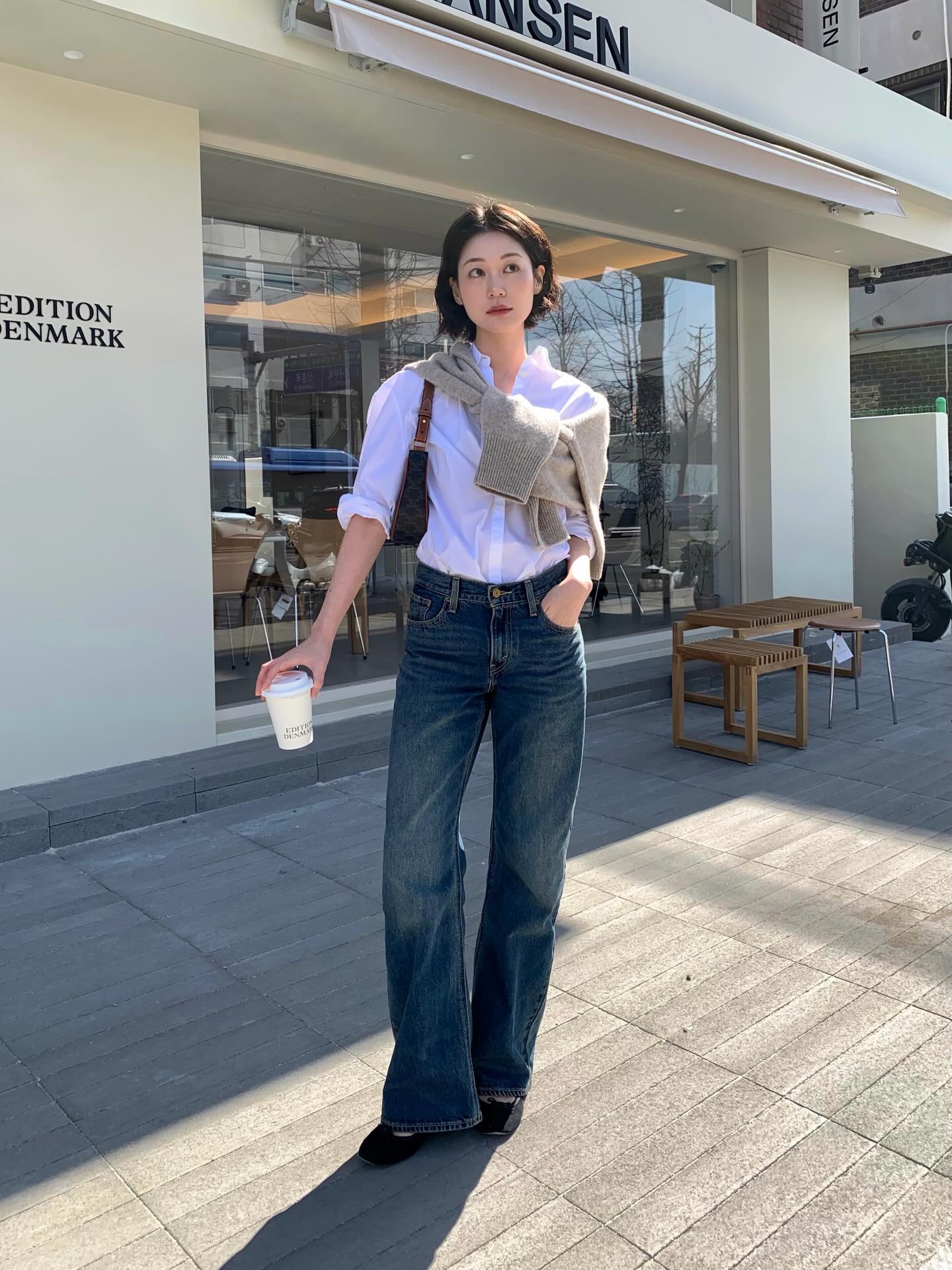 &Aacute;o sơ mi v&agrave; quần ống rộng c&oacute; &iacute;t nhất 4 c&aacute;ch kết hợp trẻ trung, chuẩn thanh lịch- Ảnh 7.