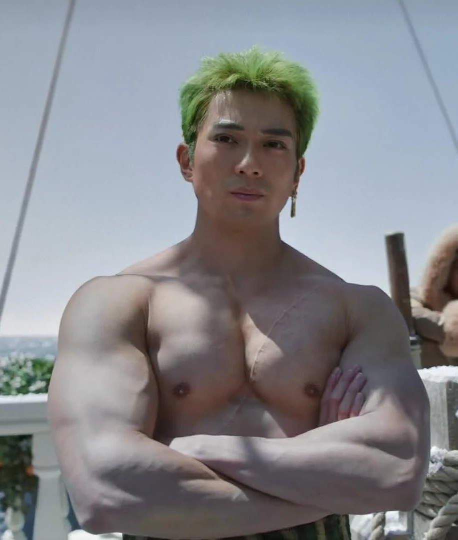Từ Zoro "ngực bự" của Mackenyu đến ảo vọng cơ bắp đ&agrave;n &ocirc;ng do Hollywood th&ecirc;u dệt- Ảnh 1.