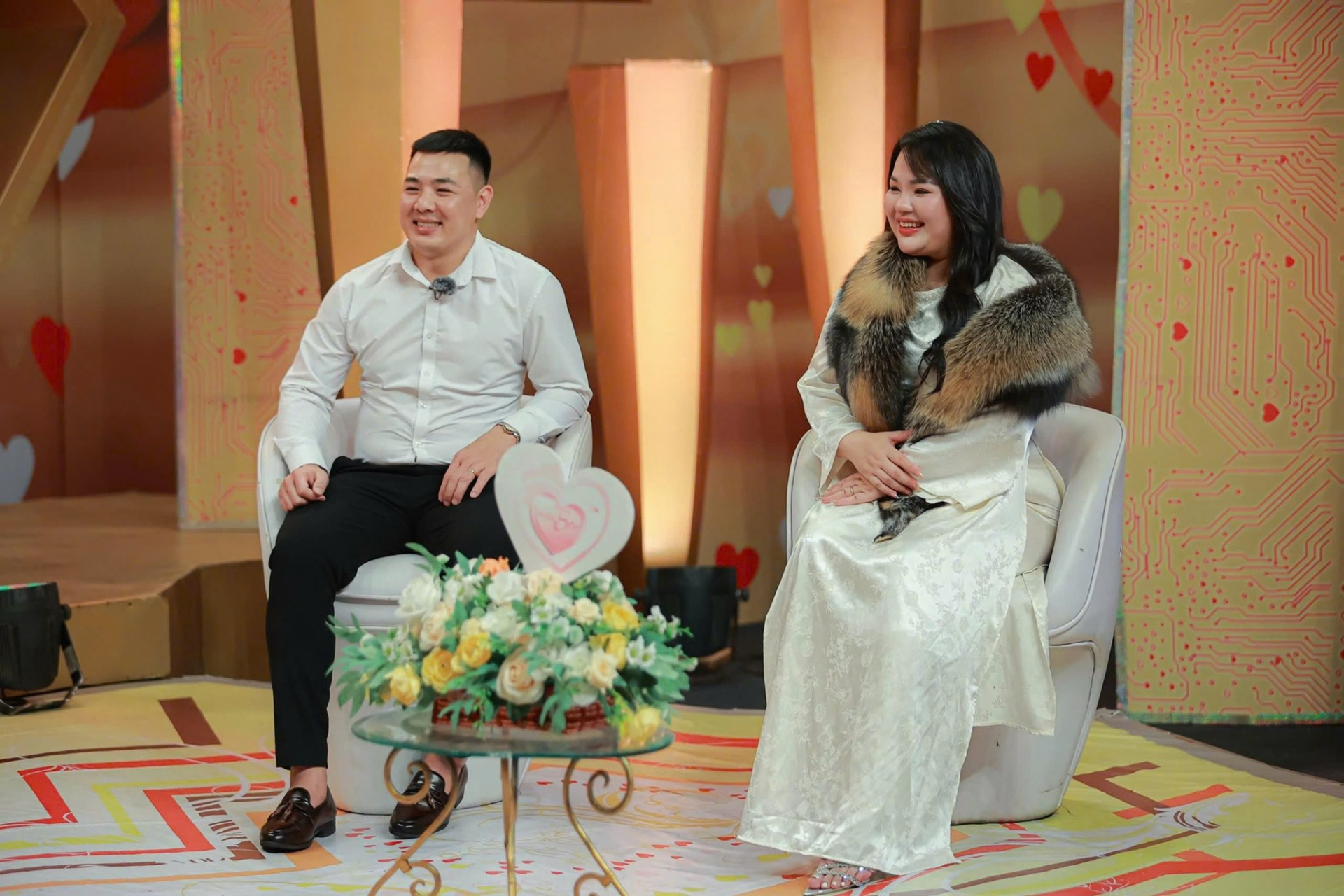 Mẹ v&agrave; bố dượng bị tạt mắm t&ocirc;m ngay tr&ecirc;n s&acirc;n khấu ng&agrave;y cưới, con trai chứng kiến n&oacute;i c&acirc;u nghẹn l&ograve;ng- Ảnh 5.