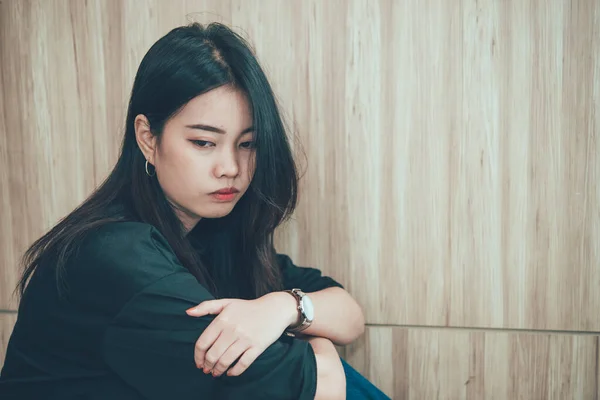 "12 năm học sinh giỏi, 4 năm đại học bằng giỏi&hellip; giờ th&igrave; m&igrave;nh l&uacute;c n&agrave;o cũng xấu hổ, tự ti lắm" - T&acirc;m sự h&uacute;t h&agrave;ng trăm tranh luận- Ảnh 2.