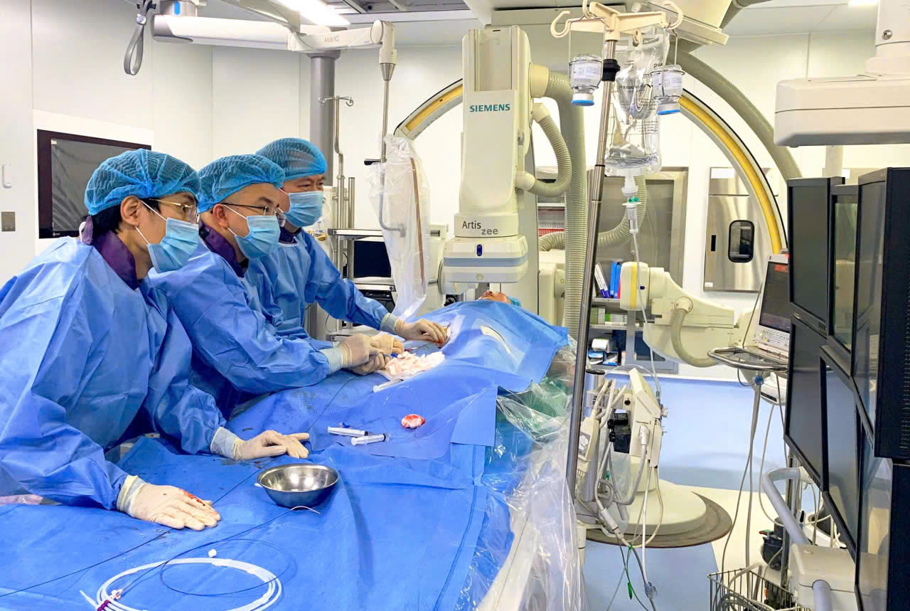 Hồi hộp, tim đập nhanh kéo dài, phát hiện bệnh tim nguy hiểm- Ảnh 2. Hồi hộp, tim đập nhanh kéo dài, phát hiện bệnh tim nguy hiểm- Ảnh 2.