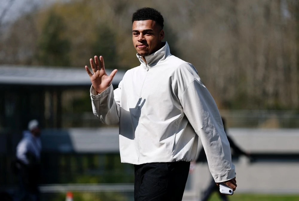 Sốc với gu thời trang tuyển Pháp, hội quân mà ngỡ Paris Fashion Week, Michael Olise "giật spotlight" với mũ lông độc lạ- Ảnh 6. Sốc với gu thời trang tuyển Pháp, hội quân mà ngỡ Paris Fashion Week, Michael Olise "giật spotlight" với mũ lông độc lạ- Ảnh 6.