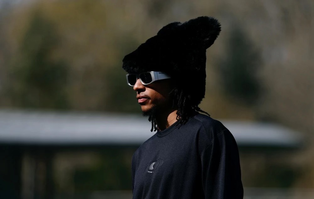 Sốc với gu thời trang tuyển Pháp, hội quân mà ngỡ Paris Fashion Week, Michael Olise "giật spotlight" với mũ lông độc lạ- Ảnh 2. Sốc với gu thời trang tuyển Pháp, hội quân mà ngỡ Paris Fashion Week, Michael Olise "giật spotlight" với mũ lông độc lạ- Ảnh 2.