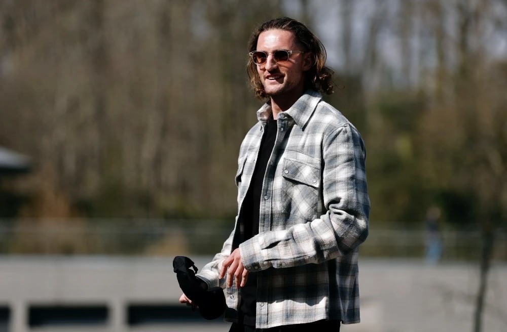 Sốc với gu thời trang tuyển Pháp, hội quân mà ngỡ Paris Fashion Week, Michael Olise "giật spotlight" với mũ lông độc lạ- Ảnh 9. Sốc với gu thời trang tuyển Pháp, hội quân mà ngỡ Paris Fashion Week, Michael Olise "giật spotlight" với mũ lông độc lạ- Ảnh 9.