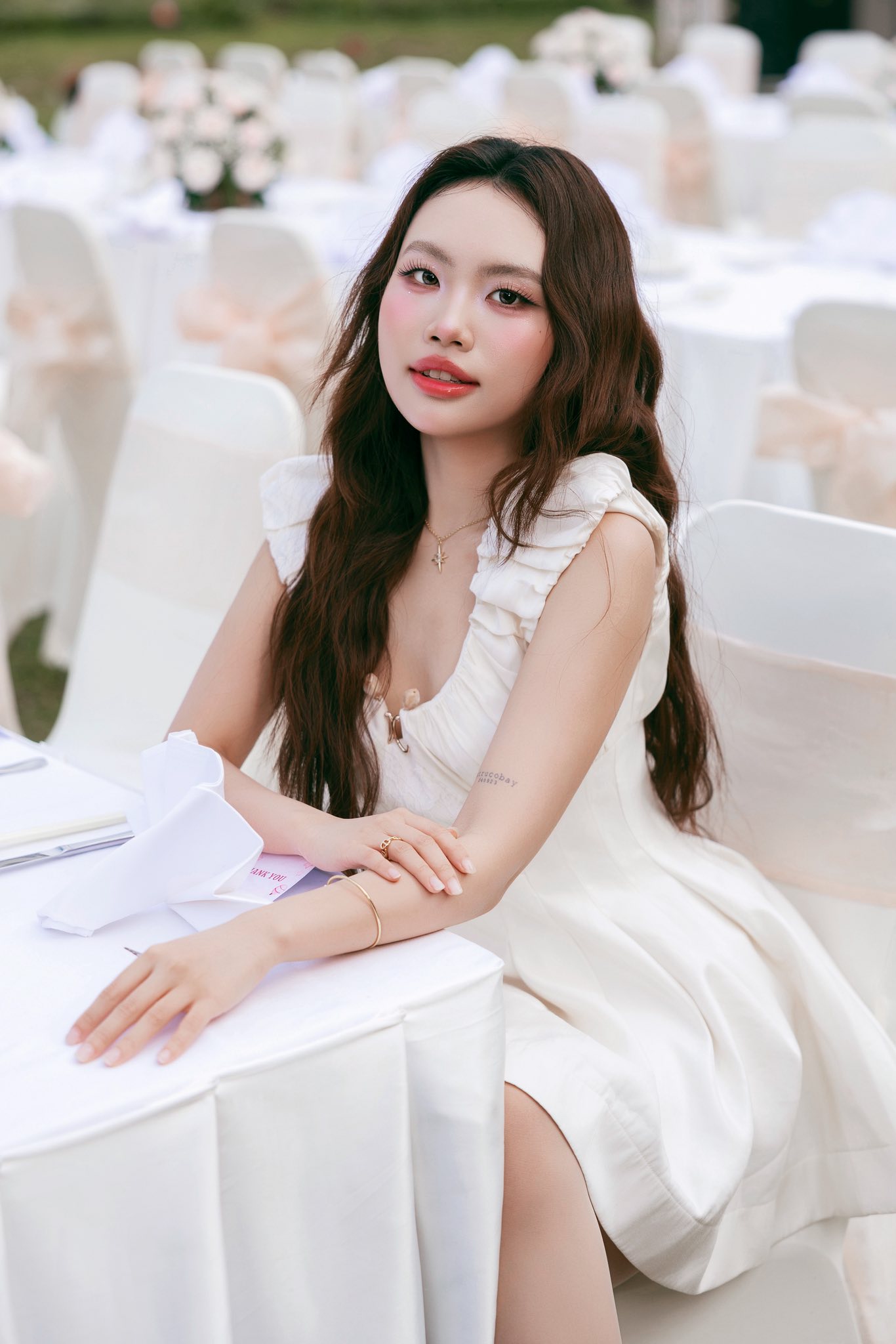 Mỹ nh&acirc;n Việt 2 năm li&ecirc;n tiếp được Trung ương Đo&agrave;n vinh danh: Qu&aacute;n qu&acirc;n th&agrave;nh c&ocirc;ng nhất Vbiz, tuổi 20 đ&atilde; l&agrave; CEO- Ảnh 4.