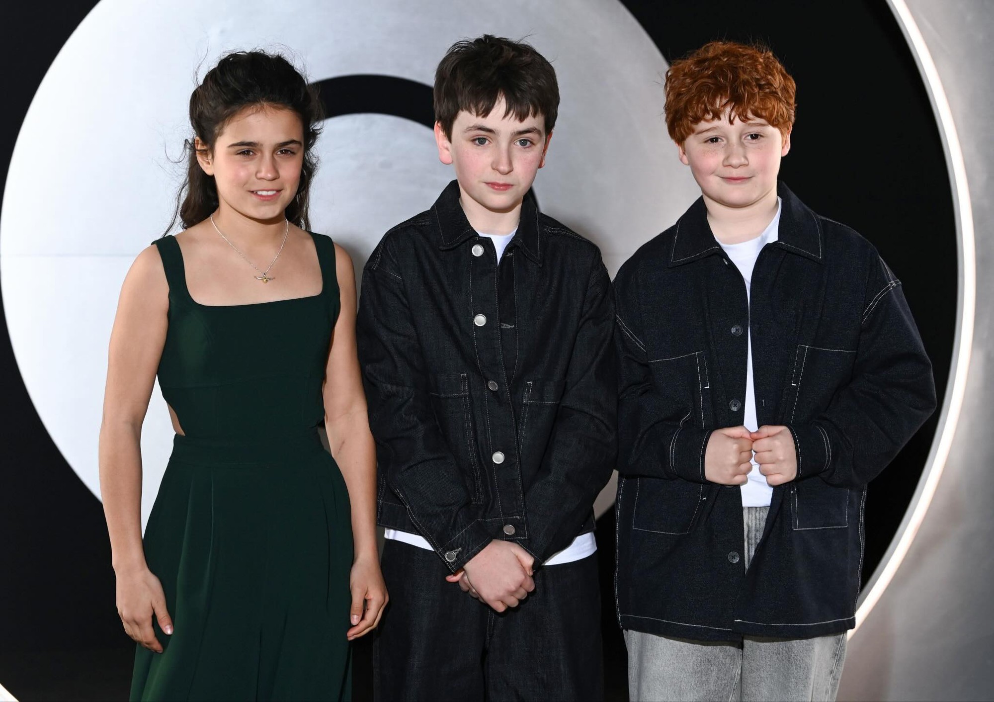 Sốc visual bộ ba Harry Potter bản truyền h&igrave;nh: Hermione giống nguy&ecirc;n t&aacute;c đến từng chiếc răng, ai được cả thế giới lao v&agrave;o khen?- Ảnh 2.