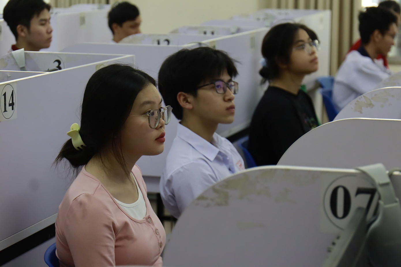 H&agrave;ng ngh&igrave;n th&iacute; sinh tranh suất v&agrave;o trường sư phạm- Ảnh 1.