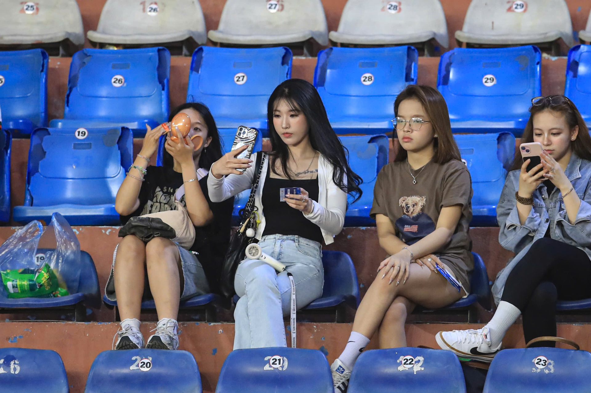 Danh t&iacute;nh 2 c&ocirc; g&aacute;i khiến cameraman VTV &ldquo;ghi b&agrave;n&rdquo;, được t&igrave;m kiếm nhiều nhất hiện tại- Ảnh 13.