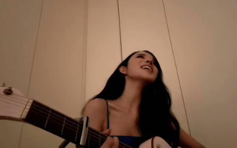 Mỹ nh&acirc;n Việt chỉ cần đ&agrave;n h&aacute;t l&agrave; được khen: Nhan sắc ng&agrave;y c&agrave;ng kh&aacute;c lạ, d&acirc;n t&igrave;nh khuy&ecirc;n đừng n&ecirc;n l&agrave;m 1 điều- Ảnh 1.