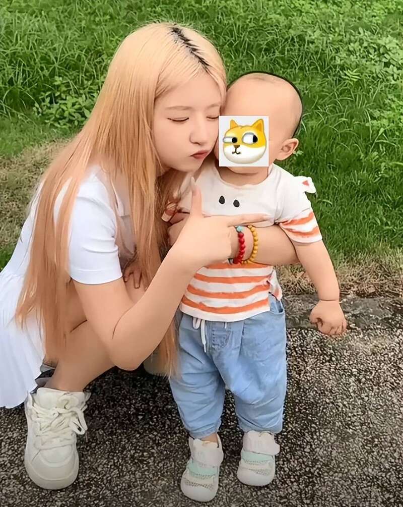 &ldquo;N&agrave;ng thơ&rdquo; sinh con với thiếu gia kh&ocirc;ng được nh&igrave;n nhận, muốn gửi ảnh con th&igrave; bị chặn- Ảnh 2.