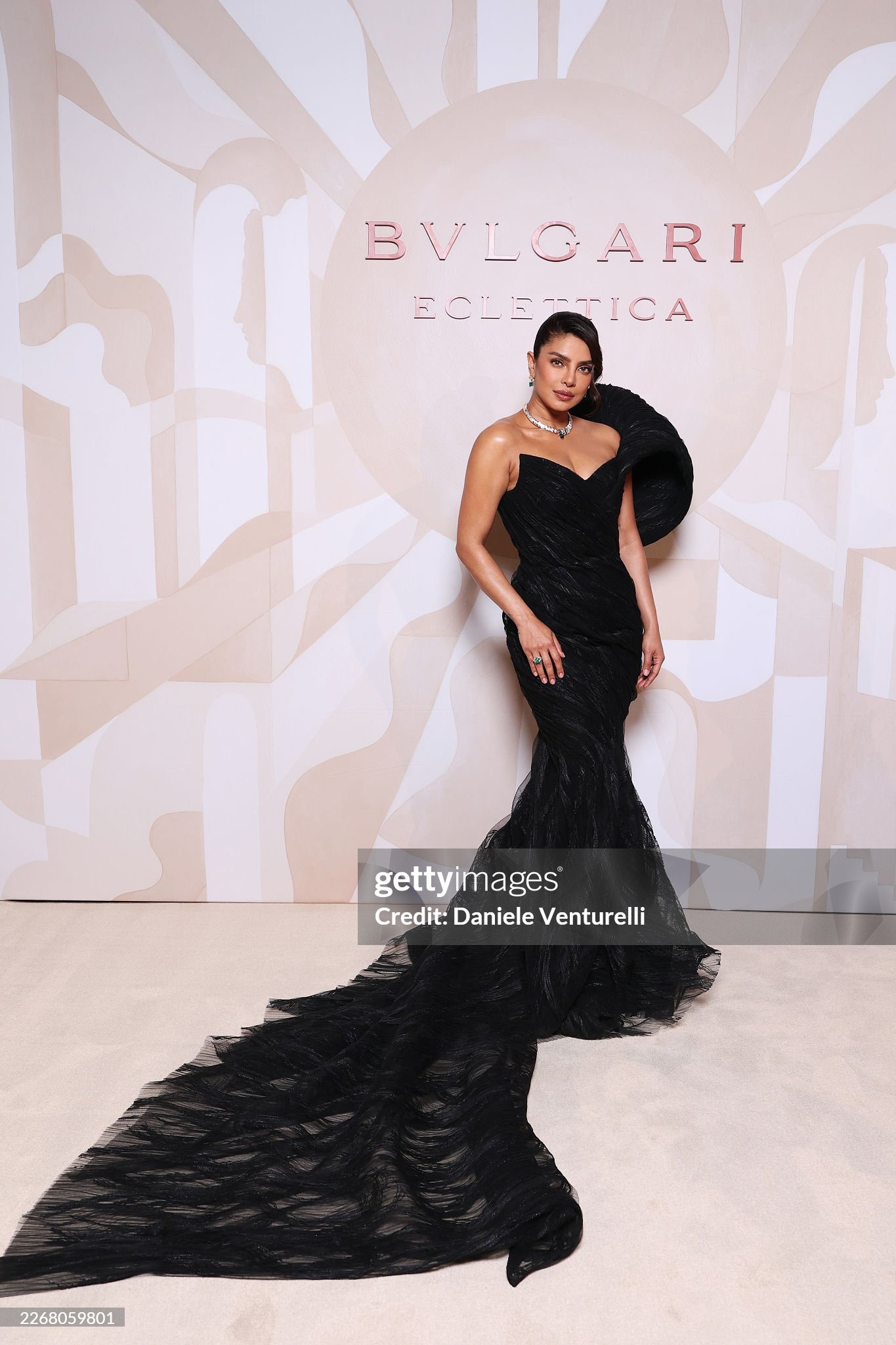 Lưu Diệc Phi, Anne Hathaway v&agrave; cả d&agrave;n sao quốc tế tranh vị tr&iacute; center tr&ecirc;n thảm đỏ, nhiếp ảnh bấm m&aacute;y mỏi cả tay- Ảnh 8.