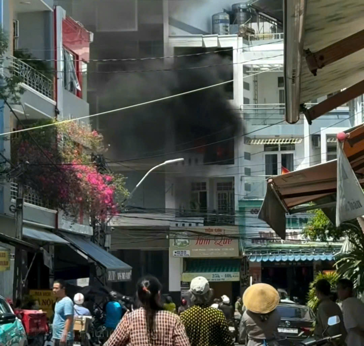 Ch&aacute;y nh&agrave; 4 tầng giữa trung t&acirc;m Nha Trang- Ảnh 1.