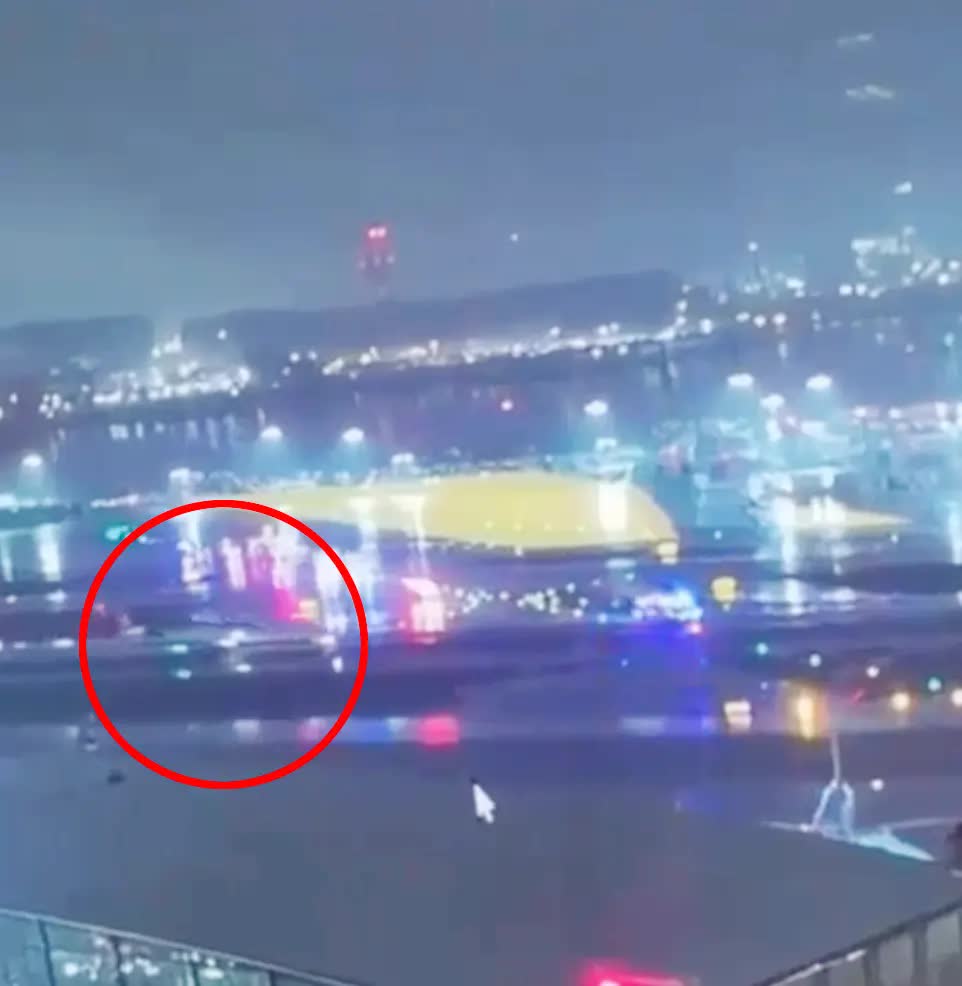 M&aacute;y bay va chạm, nữ tiếp vi&ecirc;n bị hất văng ra ngo&agrave;i đường băng 100 m&eacute;t- Ảnh 2.