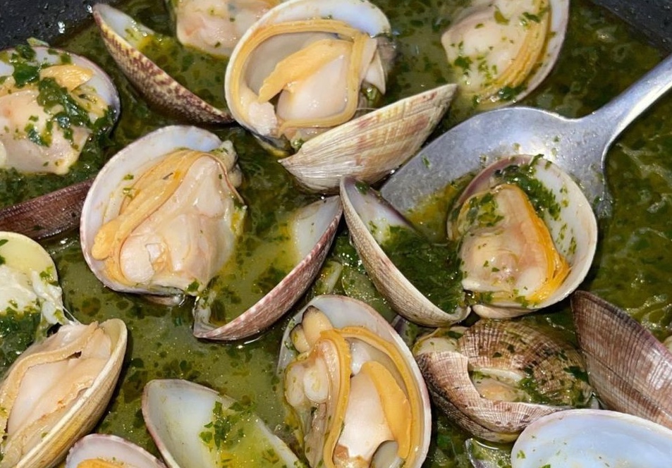 Chuy&ecirc;n gia dinh dưỡng chia sẻ 6 m&oacute;n được v&iacute; như "thuốc nhuộm t&oacute;c đen tự nhi&ecirc;n", chị em n&agrave;o sớm ăn th&igrave; sớm đẹp, trẻ l&acirc;u- Ảnh 3.