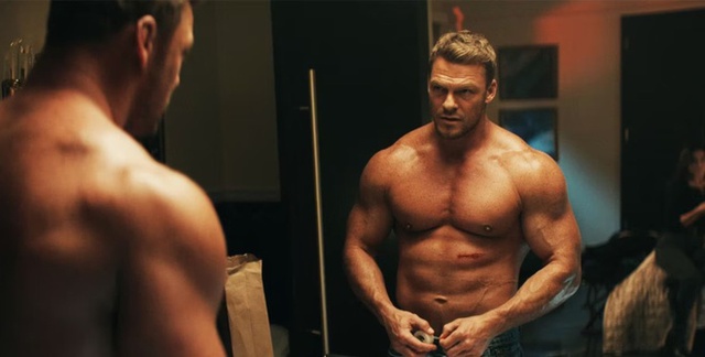 Từ Zoro "ngực bự" của Mackenyu đến ảo vọng cơ bắp đ&agrave;n &ocirc;ng do Hollywood th&ecirc;u dệt- Ảnh 3.