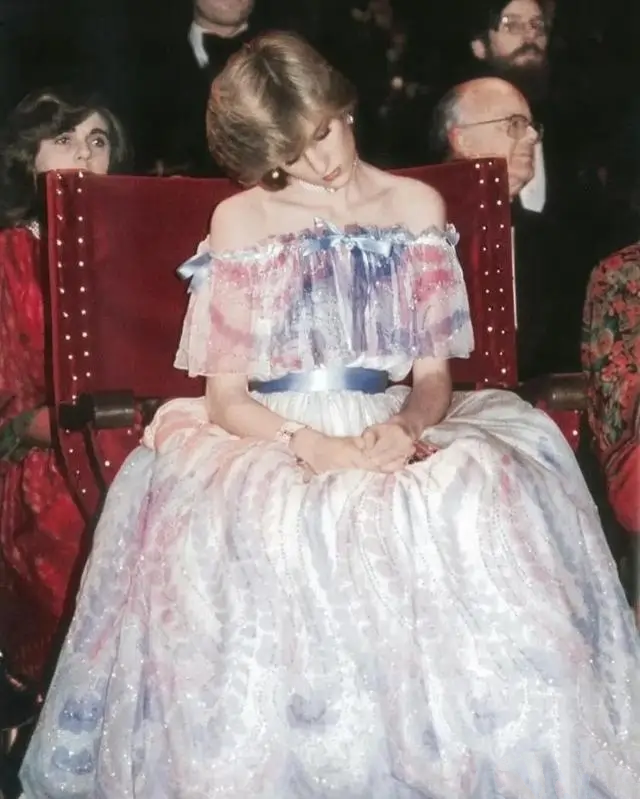 Chưa ai qu&ecirc;n được vẻ đẹp "C&ocirc;ng ch&uacute;a ngủ trong rừng" khuynh nước khuynh th&agrave;nh của C&ocirc;ng nương Diana từ 45 năm trước- Ảnh 1.