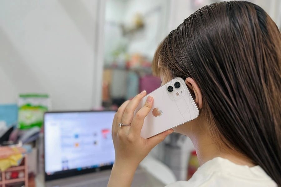 Tất cả người d&acirc;n nhắn tin, gọi điện thoại ch&uacute; &yacute;: Bộ C&ocirc;ng an đề xuất phạt h&agrave;nh vi n&agrave;y tới 100 triệu đồng- Ảnh 1.