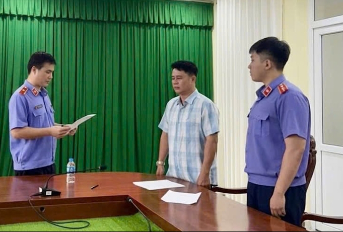 Bắt cựu Ph&oacute; Thủ trưởng cơ quan CSĐT trong vụ tai nạn l&agrave;m nữ sinh tử vong ở Vĩnh Long- Ảnh 1.