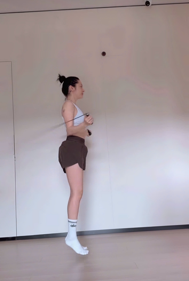 Ca sĩ Bảo Anh c&oacute; 2 c&aacute;ch đốt mỡ v&agrave;o buổi s&aacute;ng nhanh gọn, dễ thực hiện kh&ocirc;ng ngờ, hội chị em cũng n&ecirc;n học hỏi theo- Ảnh 5.