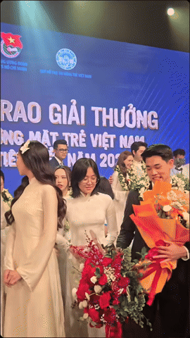 Đ&igrave;nh Bắc v&agrave; &Aacute; hậu Ch&acirc;u Anh lại l&ecirc;n hot search, trai t&agrave;i g&aacute;i giỏi, visual xuất sắc chung khung h&igrave;nh g&acirc;y sốt MXH- Ảnh 3.