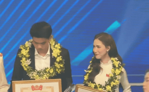 Đình Bắc cứ gặp Hoà Minzy là bẽn lẽn cười ngại ngùng, tương tác cực đáng yêu tại Gương mặt trẻ Việt Nam tiêu biểu 2025- Ảnh 1. Đình Bắc cứ gặp Hoà Minzy là bẽn lẽn cười ngại ngùng, tương tác cực đáng yêu tại Gương mặt trẻ Việt Nam tiêu biểu 2025- Ảnh 1.