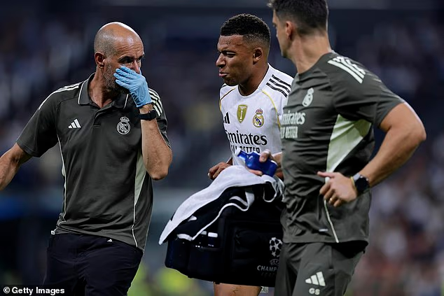 Hết chụp MRI nhầm ch&acirc;n chấn thương của Mbappe, Real Madrid lại bị tố d&ugrave;ng Chat GPT miễn ph&iacute; để k&ecirc; đơn cho cầu thủ- Ảnh 2.