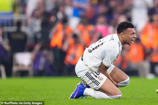 Hết chụp MRI nhầm ch&acirc;n chấn thương của Mbappe, Real Madrid lại bị tố d&ugrave;ng Chat GPT miễn ph&iacute; để k&ecirc; đơn cho cầu thủ- Ảnh 1.