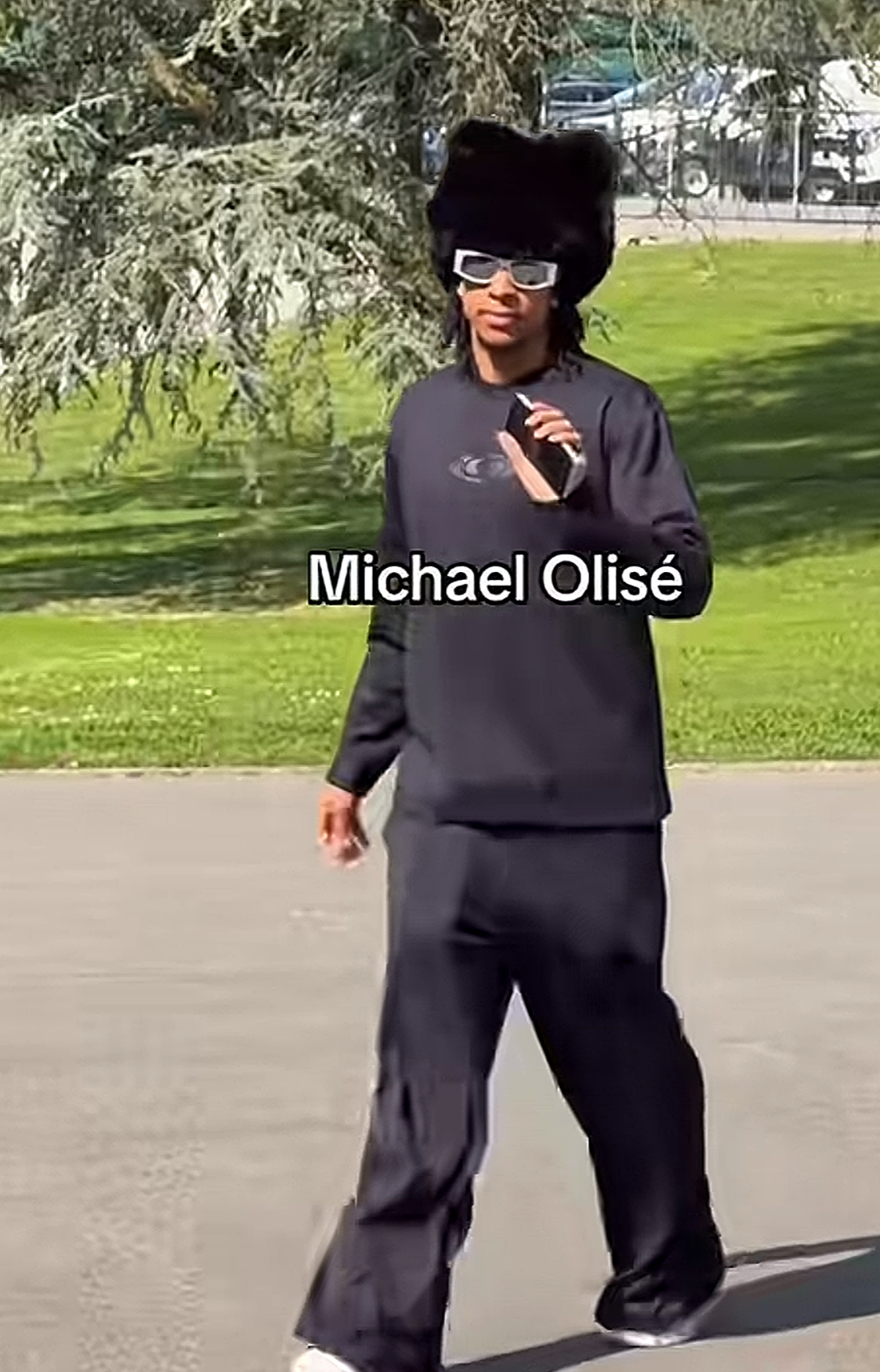 Sốc với gu thời trang tuyển Pháp, hội quân mà ngỡ Paris Fashion Week, Michael Olise "giật spotlight" với mũ lông độc lạ- Ảnh 1. Sốc với gu thời trang tuyển Pháp, hội quân mà ngỡ Paris Fashion Week, Michael Olise "giật spotlight" với mũ lông độc lạ- Ảnh 1.