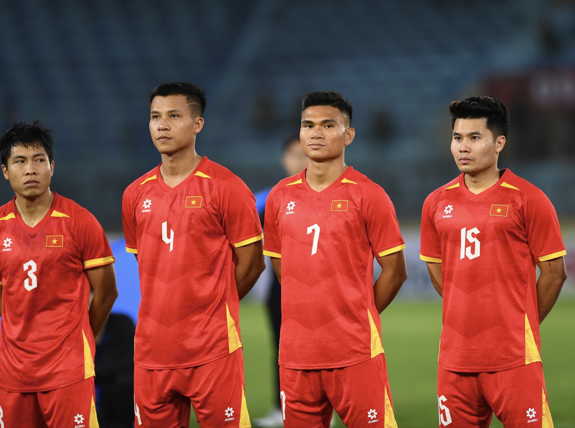 D&agrave;n WAGs đọ sắc kh&aacute;n đ&agrave;i: Quỳnh Anh chuẩn tiểu thư, vợ Ho&agrave;ng H&ecirc;n, Xu&acirc;n Son visual s&aacute;ng bừng chiếm trọn "spotlight"- Ảnh 9.