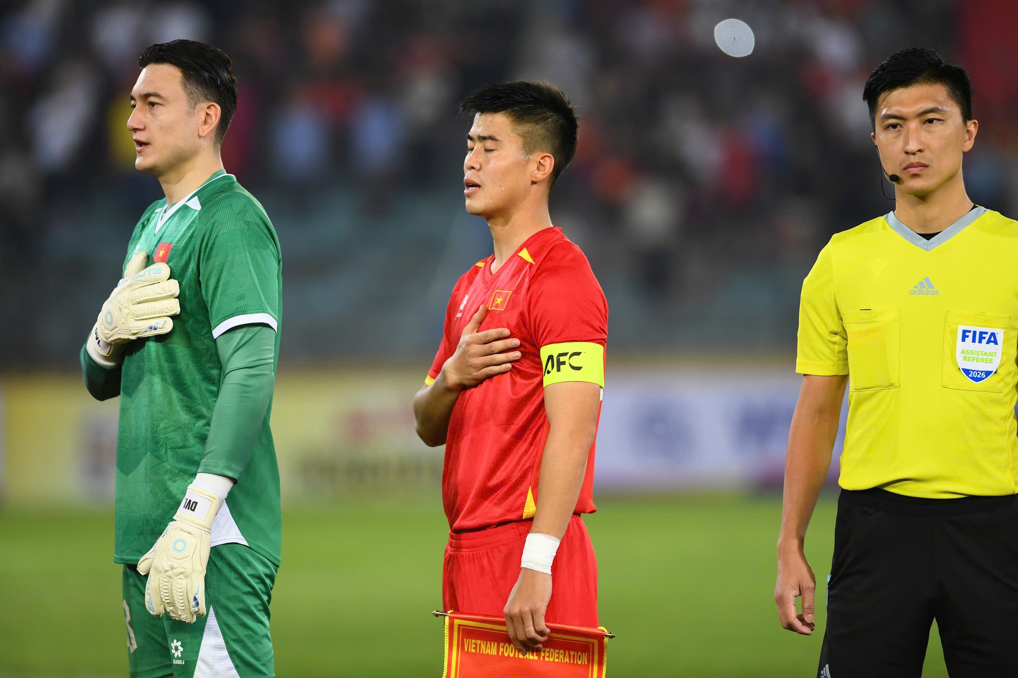 D&agrave;n WAGs đọ sắc kh&aacute;n đ&agrave;i: Quỳnh Anh chuẩn tiểu thư, vợ Ho&agrave;ng H&ecirc;n, Xu&acirc;n Son visual s&aacute;ng bừng chiếm trọn "spotlight"- Ảnh 7.