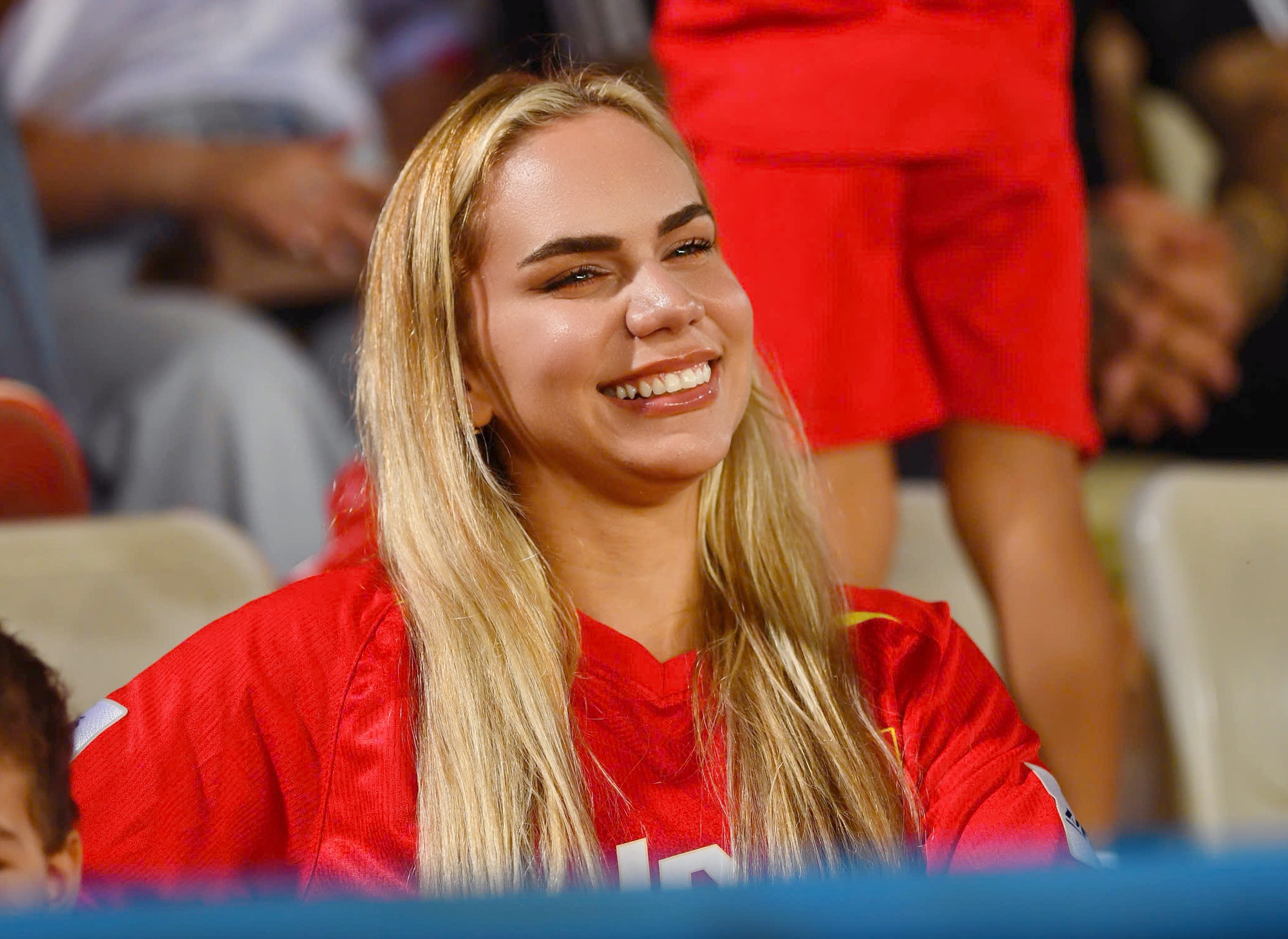 D&agrave;n WAGs đọ sắc kh&aacute;n đ&agrave;i: Quỳnh Anh chuẩn tiểu thư, vợ Ho&agrave;ng H&ecirc;n, Xu&acirc;n Son visual s&aacute;ng bừng chiếm trọn "spotlight"- Ảnh 3.