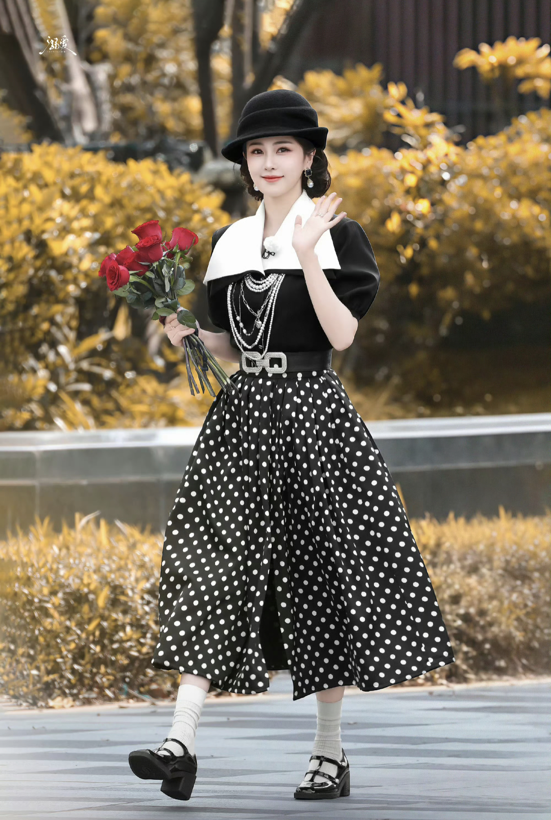 Đại tiểu thư du học về nước đang náo loạn hot search: Nhan sắc tô hồng vạn vật, tưởng đâu chỉ có trong tiểu thuyết- Ảnh 1. Đại tiểu thư du học về nước đang náo loạn hot search: Nhan sắc tô hồng vạn vật, tưởng đâu chỉ có trong tiểu thuyết- Ảnh 1.