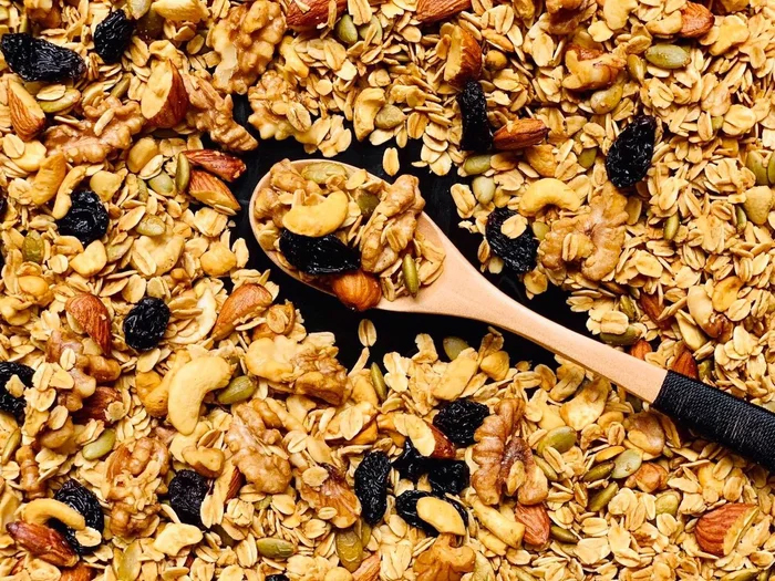 Những thực phẩm tưởng &ldquo;l&agrave;nh mạnh&rdquo; nhưng lại &acirc;m thầm khiến c&acirc;n nặng tăng v&ugrave;n vụt- Ảnh 1.