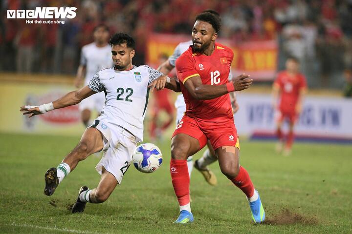 HLV Kim Sang-sik: Sẽ kiểm tra lại c&acirc;n nặng của Xu&acirc;n Son- Ảnh 2.