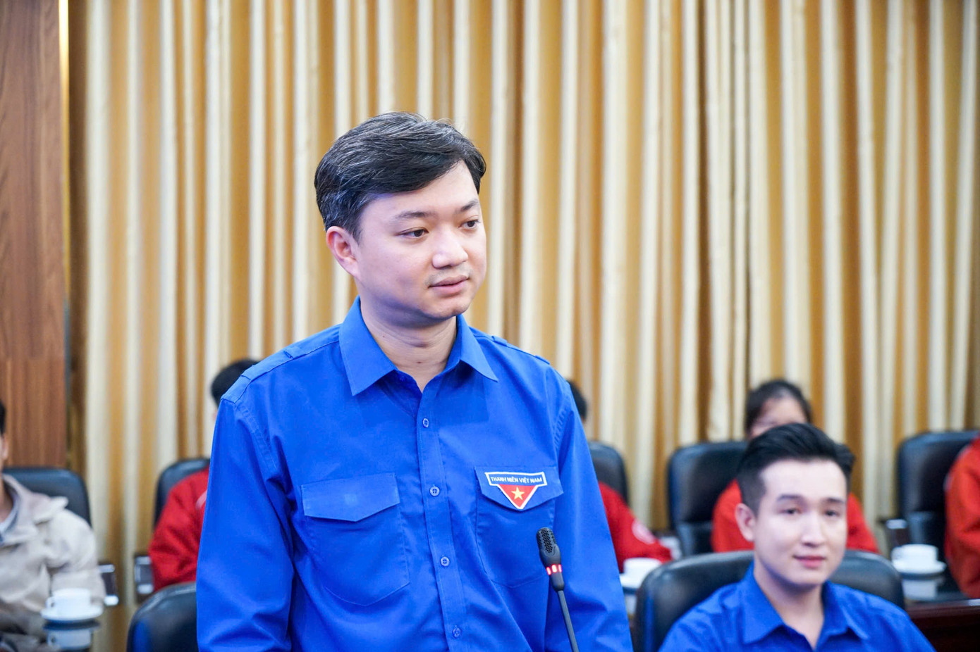 T.Ư Đo&agrave;n trao tặng Huy hiệu 'Tuổi trẻ dũng cảm' cho nam sinh B&aacute;ch Khoa cứu người trong đ&aacute;m ch&aacute;y ở Lĩnh Nam- Ảnh 2.