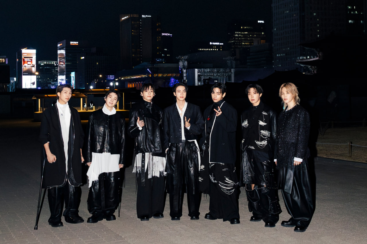 Sự thật về con số 260.000 người tham gia concert miễn ph&iacute; của BTS: Ch&iacute;nh quyền Seoul như "dằn mặt" HYBE- Ảnh 4.