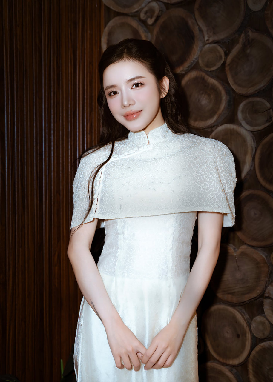 Mỹ nh&acirc;n Việt chỉ cần đ&agrave;n h&aacute;t l&agrave; được khen: Nhan sắc ng&agrave;y c&agrave;ng kh&aacute;c lạ, d&acirc;n t&igrave;nh khuy&ecirc;n đừng n&ecirc;n l&agrave;m 1 điều- Ảnh 8.