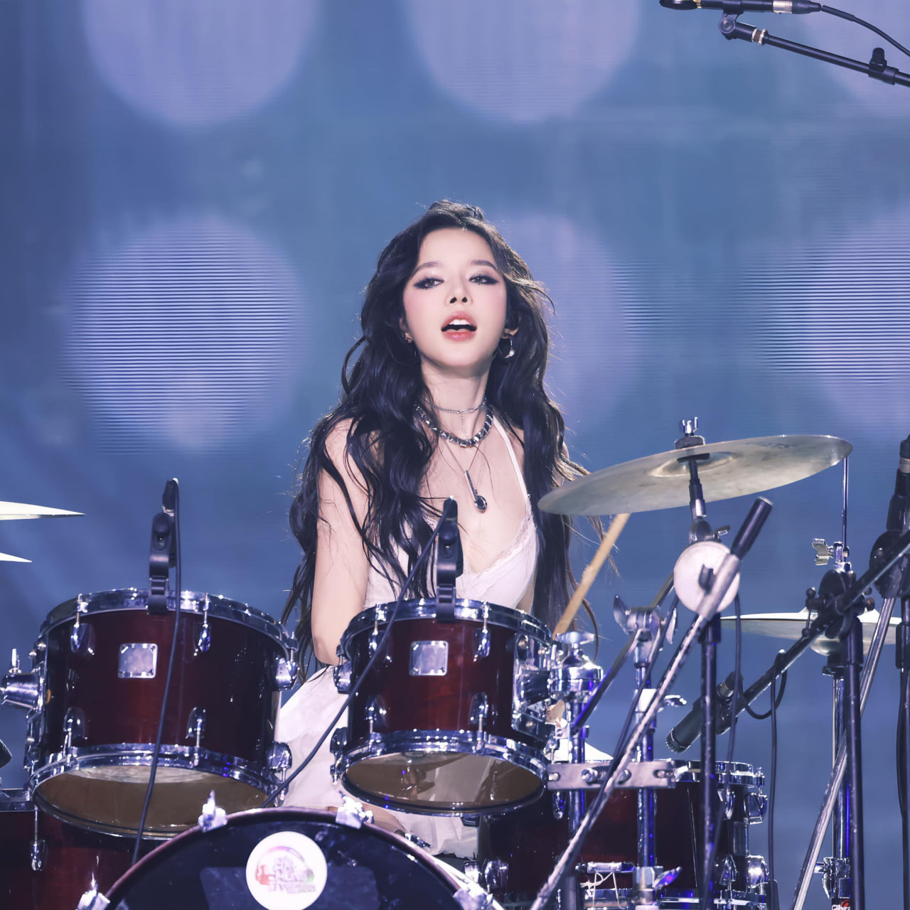 Mỹ nh&acirc;n Việt chỉ cần đ&agrave;n h&aacute;t l&agrave; được khen: Nhan sắc ng&agrave;y c&agrave;ng kh&aacute;c lạ, d&acirc;n t&igrave;nh khuy&ecirc;n đừng n&ecirc;n l&agrave;m 1 điều- Ảnh 6.