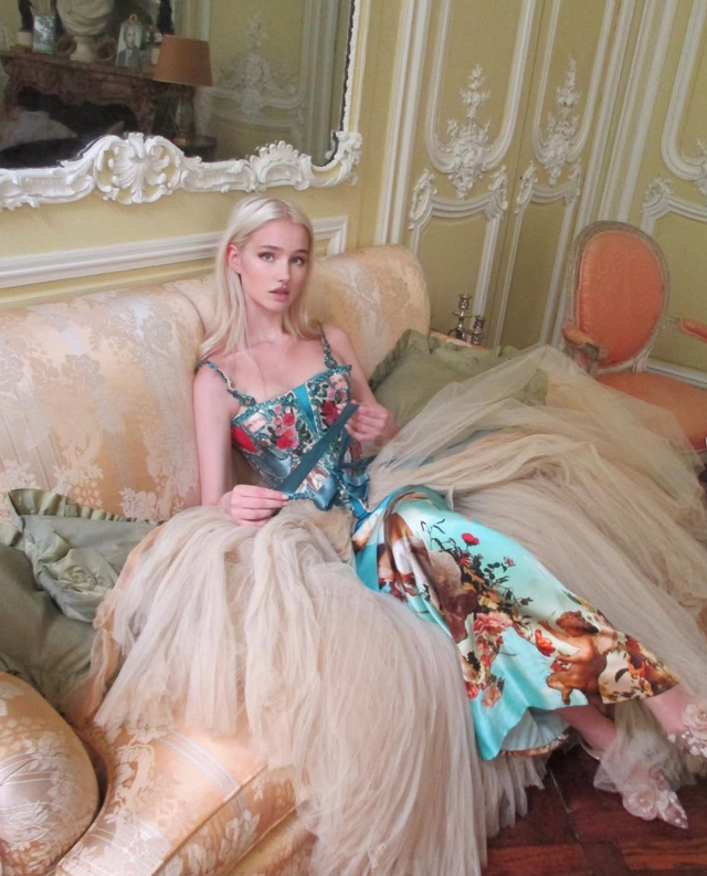 C&ocirc; g&aacute;i từng thực tập tại Dior đ&iacute;nh h&ocirc;n với người thừa kế đế chế Saint Laurent, Gucci: Profile ho&aacute; ra kh&ocirc;ng phải dạng vừa- Ảnh 3.