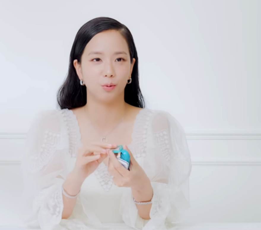 Sao hạng A v&agrave; nỗi sợ h&ocirc;i miệng: Jisoo, Lisa, Karina... đều kh&ocirc;ng thể sống thiếu "bảo bối" n&agrave;y- Ảnh 1.