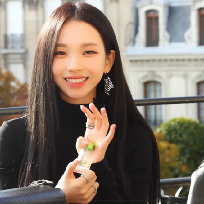 Sao hạng A v&agrave; nỗi sợ h&ocirc;i miệng: Jisoo, Lisa, Karina... đều kh&ocirc;ng thể sống thiếu "bảo bối" n&agrave;y- Ảnh 4.