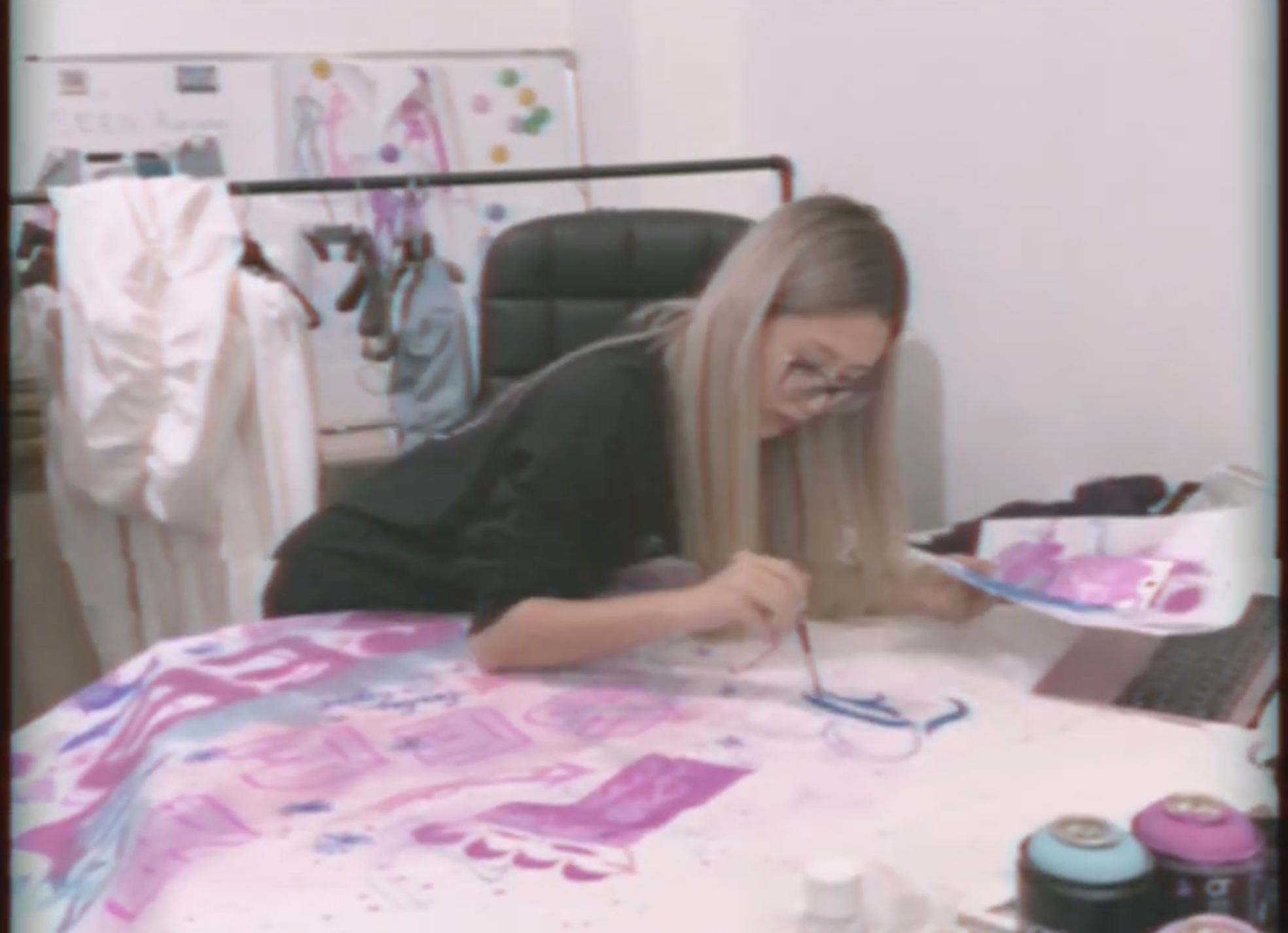 "Đứa con đầu l&ograve;ng" bị qu&ecirc;n l&atilde;ng của Quỳnh Anh Shyn: Từng lăn l&ecirc; b&ograve; to&agrave;i đổi lấy một lần rực rỡ- Ảnh 1.