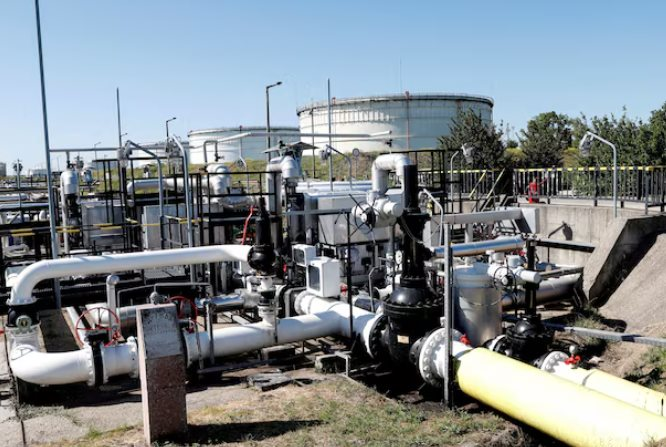 Nga đ&oacute;n tin buồn chưa từng c&oacute;: Gần 1 nửa c&ocirc;ng suất dầu t&ecirc; liệt, 2 triệu th&ugrave;ng vừa biến mất trong 1 ng&agrave;y- Ảnh 1.