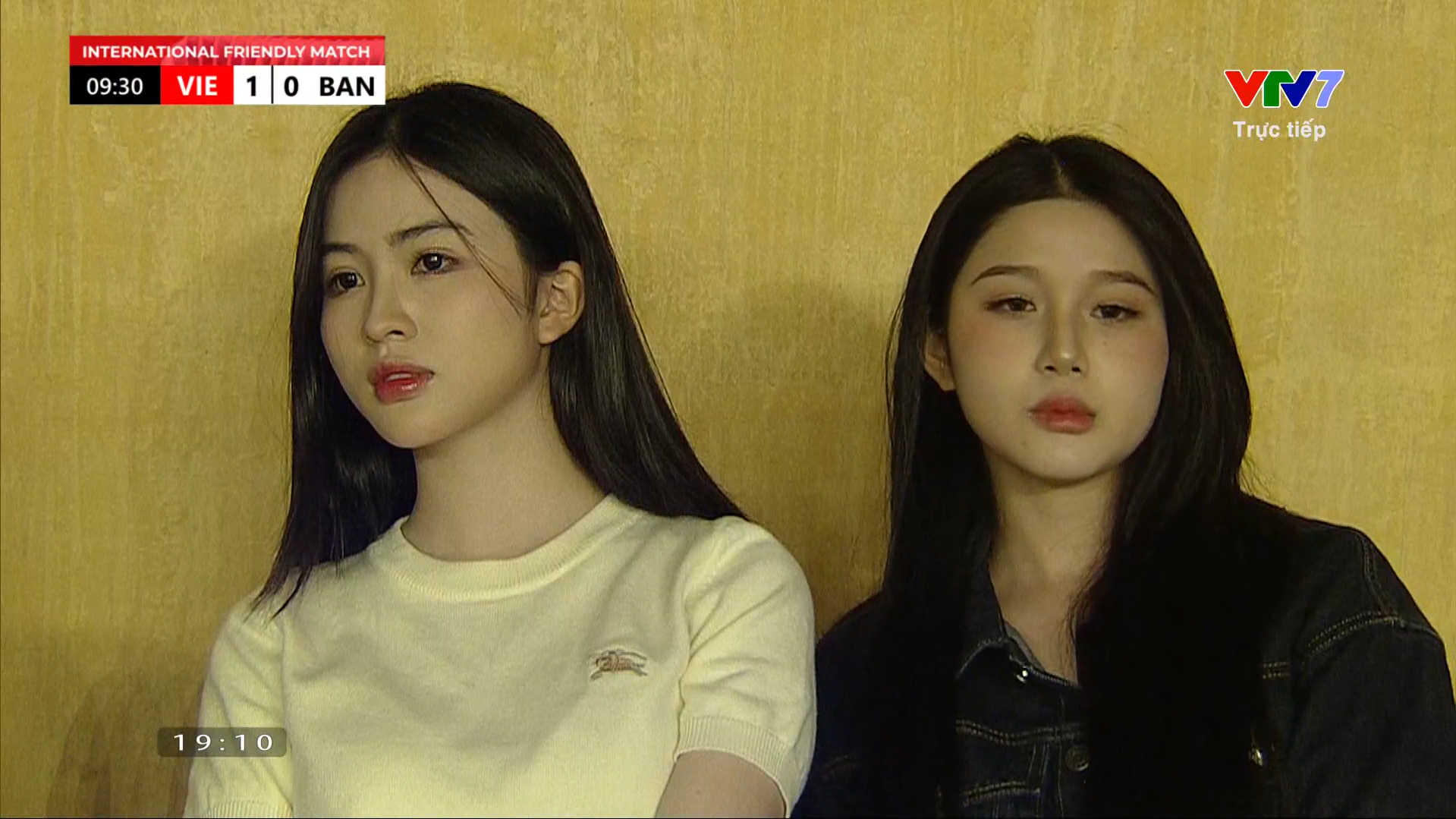 Danh t&iacute;nh 2 c&ocirc; g&aacute;i khiến cameraman VTV &ldquo;ghi b&agrave;n&rdquo;, được t&igrave;m kiếm nhiều nhất hiện tại- Ảnh 2.