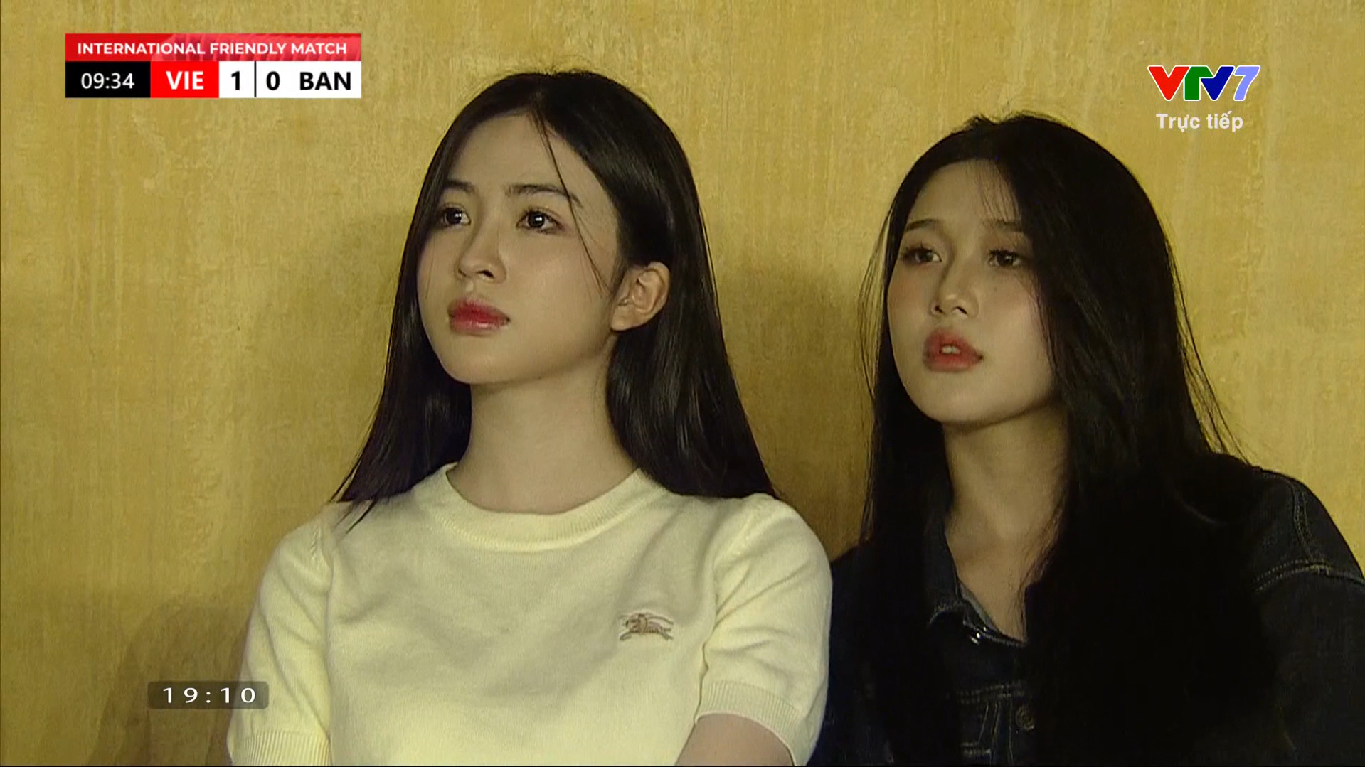 Danh t&iacute;nh 2 c&ocirc; g&aacute;i khiến cameraman VTV &ldquo;ghi b&agrave;n&rdquo;, được t&igrave;m kiếm nhiều nhất hiện tại- Ảnh 1.