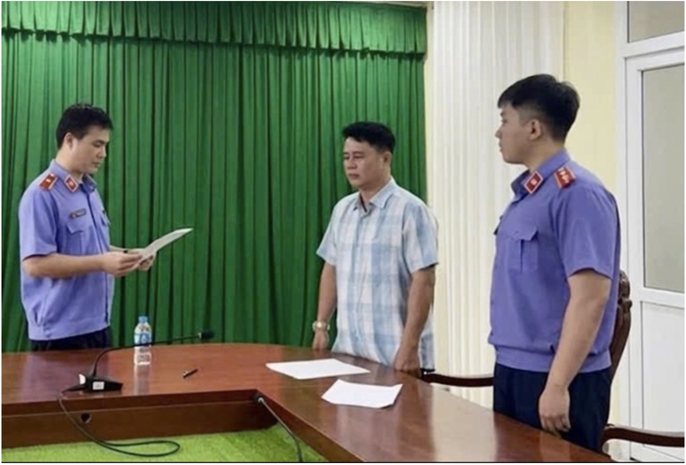 Vụ khởi tố 2 cựu cán bộ công an ở Vĩnh Long: Gia đình nữ sinh nói gì?- Ảnh 1. Vụ khởi tố 2 cựu cán bộ công an ở Vĩnh Long: Gia đình nữ sinh nói gì?- Ảnh 1.