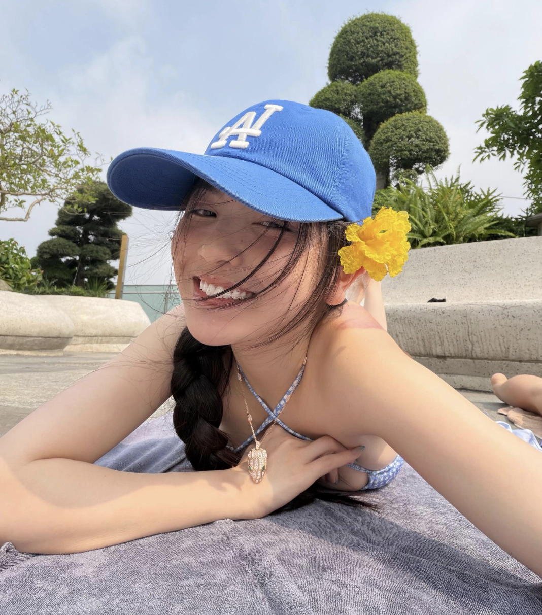 X&ocirc;n xao h&igrave;nh ảnh đi tắm nắng của Chu Thanh Huyền- Ảnh 1.