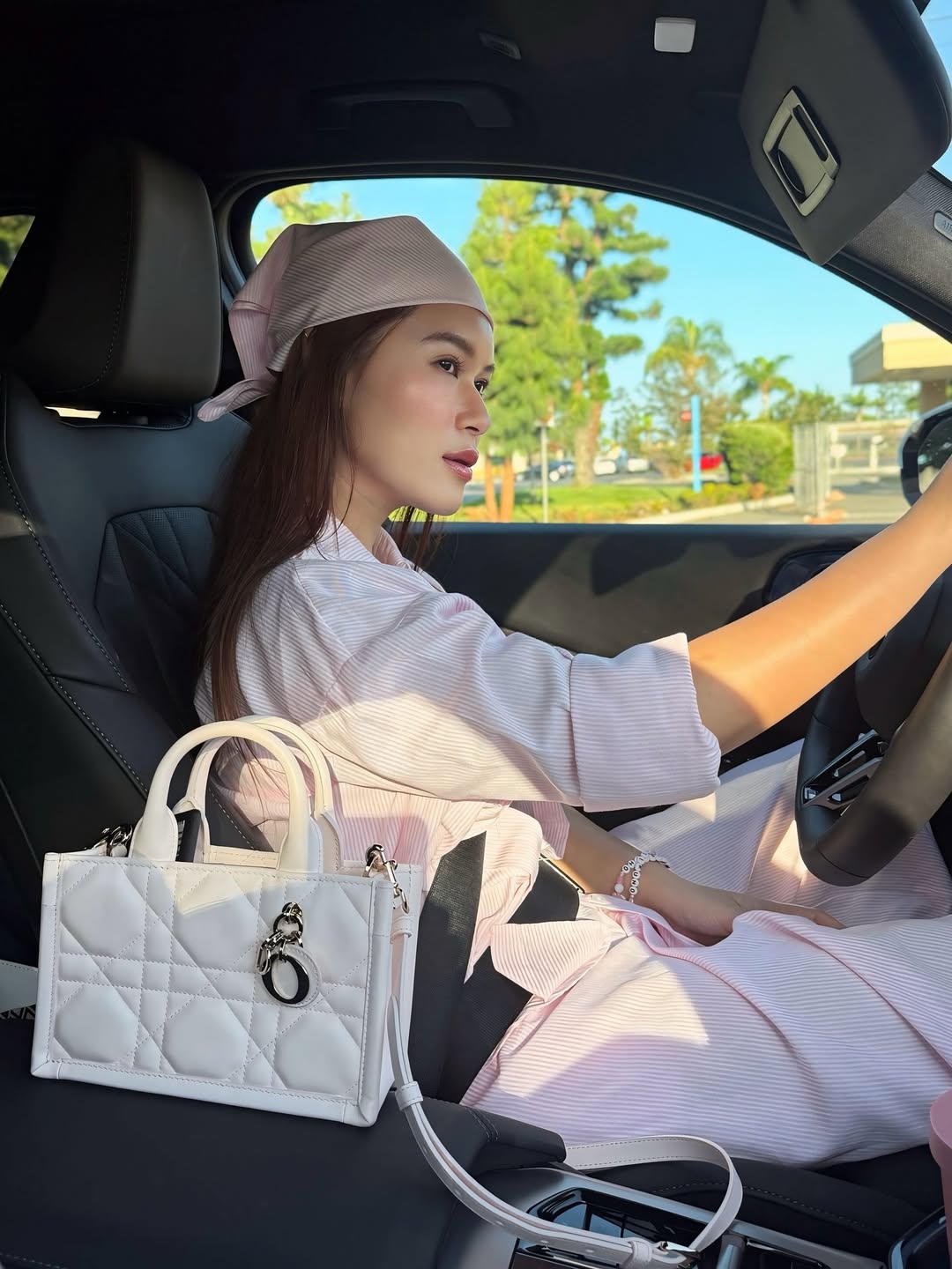 Nữ thừa kế ngh&igrave;n tỷ Vbiz tặng fan gần 200 l&iacute;t xăng, phong c&aacute;ch của rich kid Việt thế hệ đầu l&agrave; đ&acirc;y- Ảnh 4.