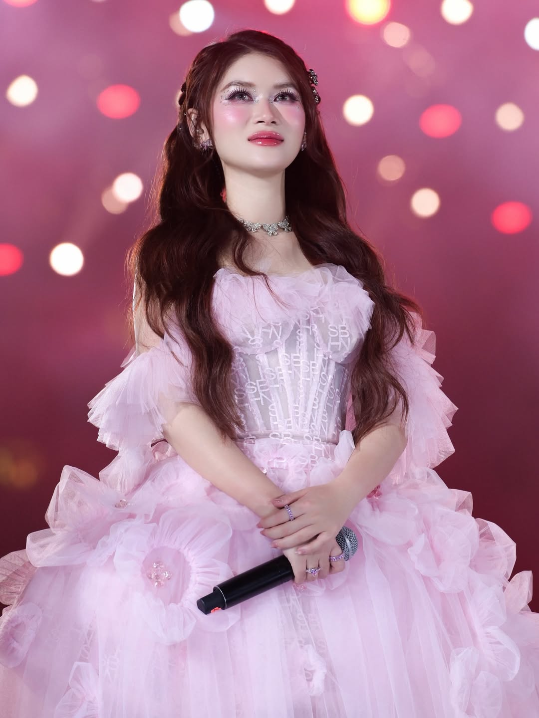 Nữ thừa kế ngh&igrave;n tỷ Vbiz tặng fan gần 200 l&iacute;t xăng, phong c&aacute;ch của rich kid Việt thế hệ đầu l&agrave; đ&acirc;y- Ảnh 5.